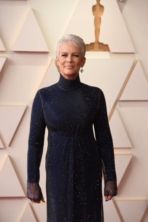 Jamie Lee Curtis muestra su apoyo a los refugiados ucranianos en la 'red carpet' de los Oscar