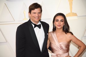 Ashton Kutcher y Mila Kunis, derroche de amor y admiración en la alfombra roja de los Oscar