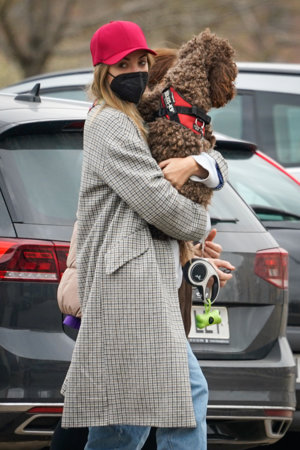 Marta Riesco, con su perrito Tomás
