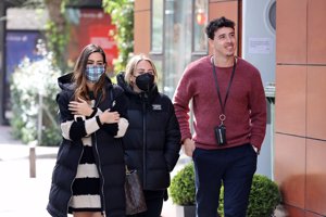 Rocío llegó a la clínica con su representante y con Javier Terrón