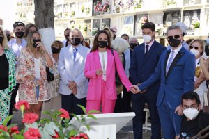 Gloria Camila ya lució un traje fuscia similar al de su hermana en Chipiona el pasado 29 de mayo