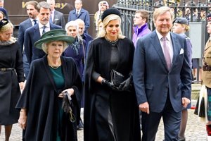 Los Reyes de Holanda y la Princesa Beatriz, seguidos de Pablo de Grecia y Marie Chantal