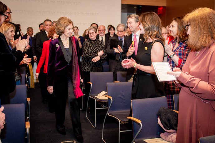La Reina se ha mostrado de lo más sonriente y relajada