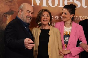 Resines, muy cómplice con Fiorella Faltoyano y Melina Matthews