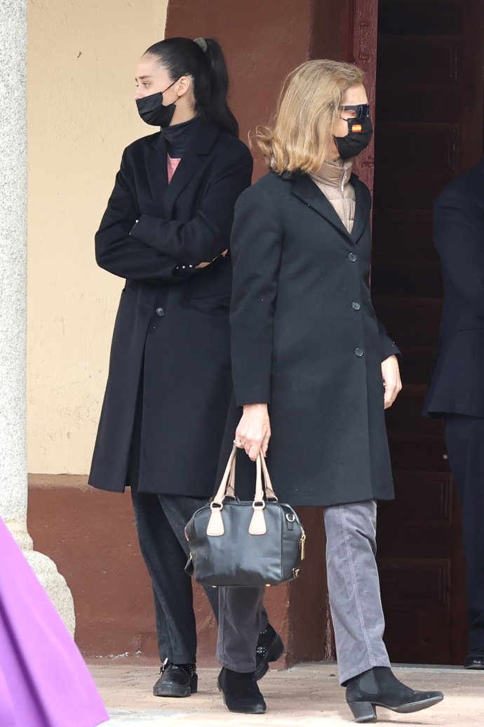Doña Elena y VIctoria, muy unidas durante el entierro