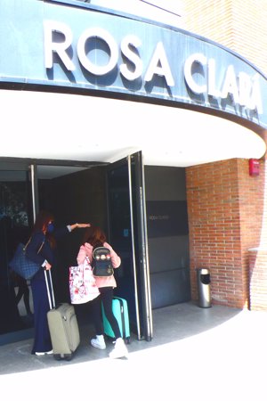 Sonia, radiante tras probarse su vestido de novia