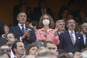 La Infanta Elena tampoco se perdió la corrida del Domingo de Resurrección