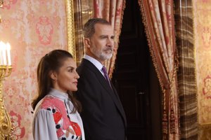 Doña Letizia rescata su vestido de flores bordadas para un almuerzo muy especial