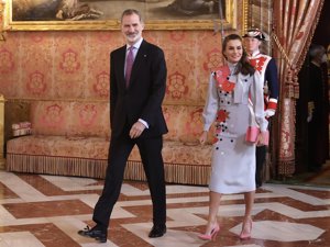 Doña Letizia rescata su vestido de flores bordadas para un almuerzo muy especial
