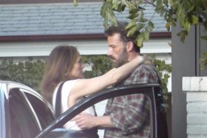 Jennifer Lopez y Ben Affleck... ¡se comen a besos en plena calle!