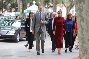 Los monarcas, a su llegada al Caixaforum en Palma