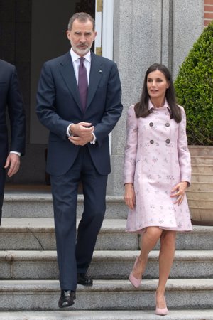 Doña Letizia ha recuperado el abrigo más favorecedor de su armario