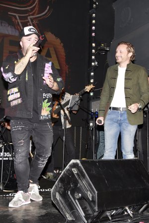 Kiko Rivera contó con la compañía de Juan Peña en su noche más especial