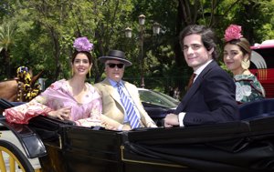 El Duque de Alba, Fernando Fitz-James y Sofía Palazuelo en la Feria de Abril