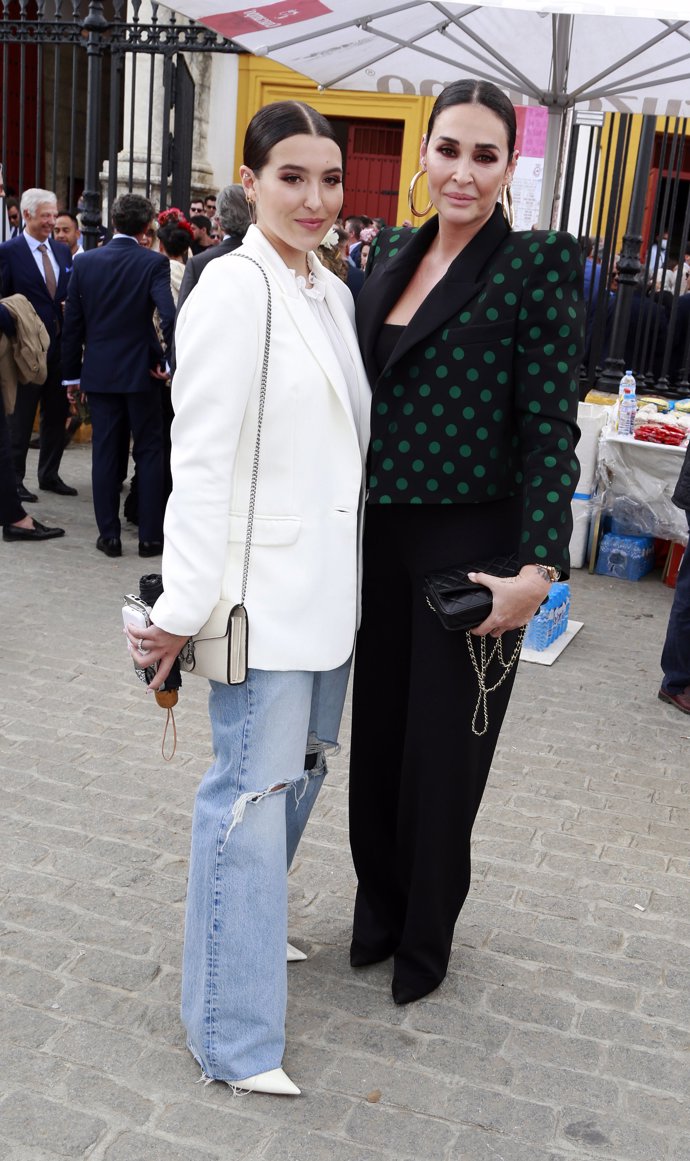 Vicky Martín Berrocal  y Alba Díaz