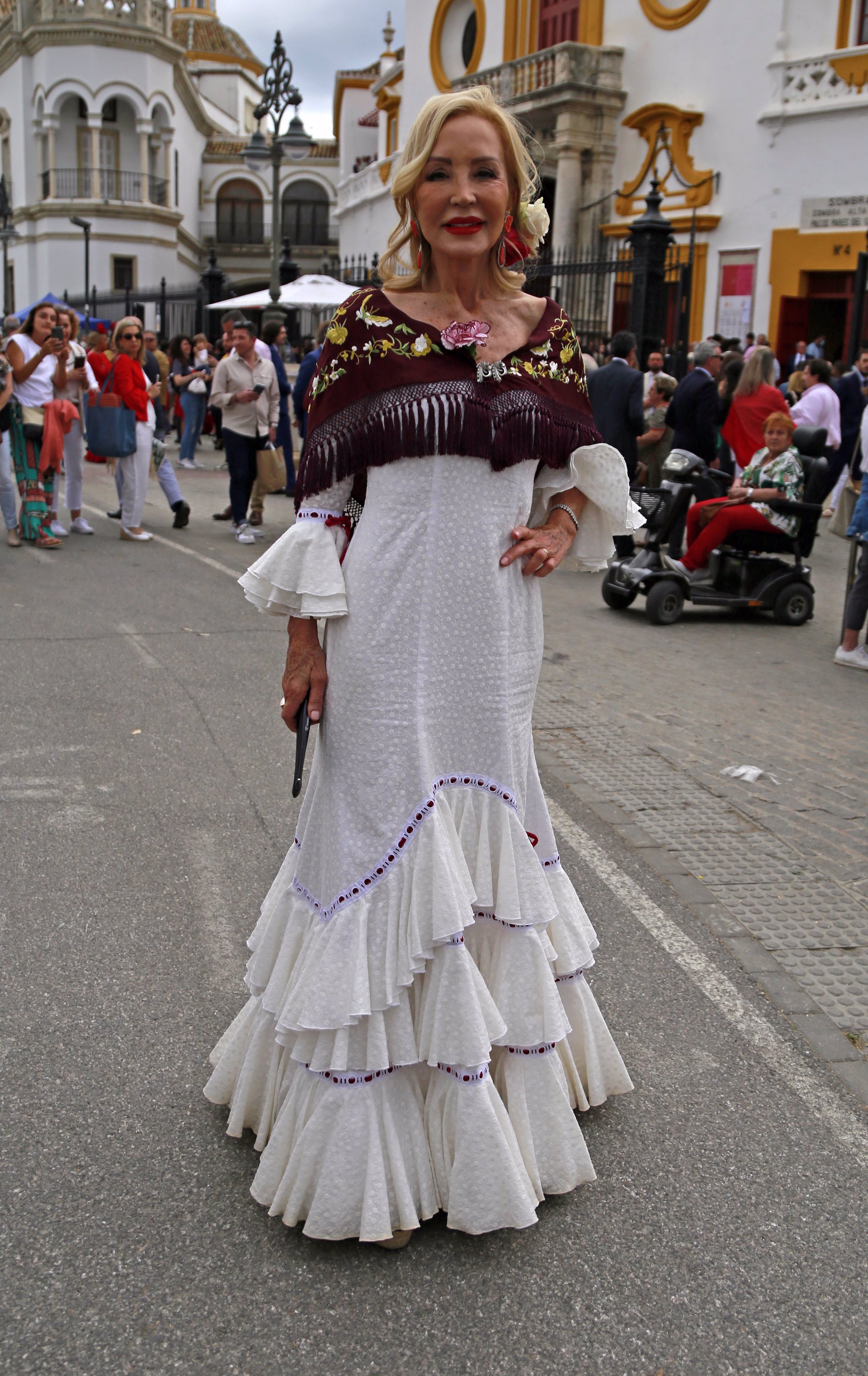 Cómo vestir correctamente el traje de flamenca en la Feria de Abril de  Sevilla