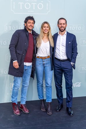 Maribel Nadal, Abel Matutes Jr y otro de los asistentes a la fiesta