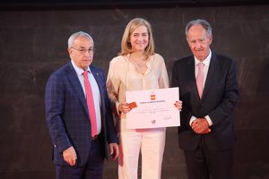 La hija del Rey Juan Carlos recibió un diploma conmemorativo