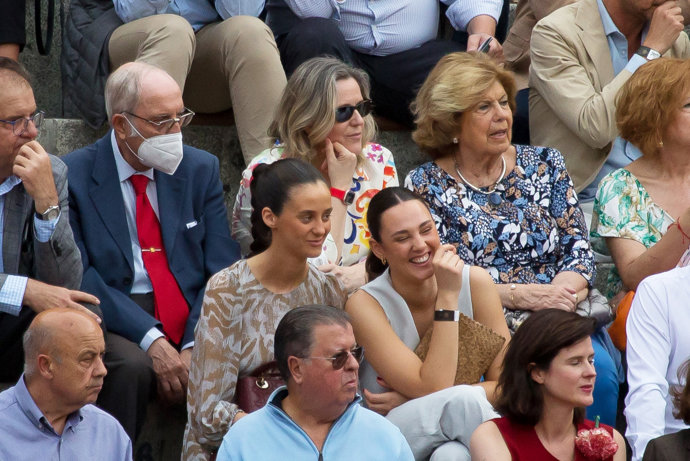 La influencer se mostró de lo más risueña durante toda la corrida