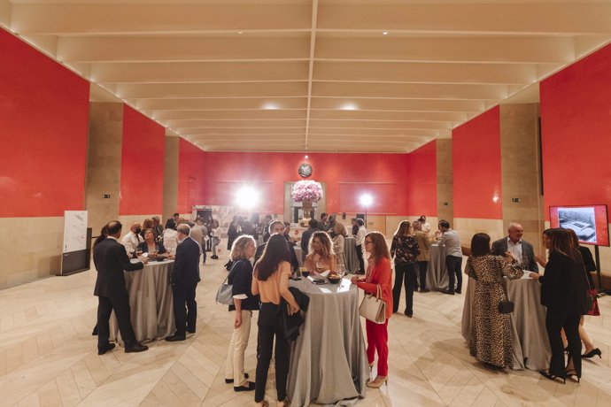 Qué mejor que un recorrido por la evolución de la salud oral que a través de la pintura