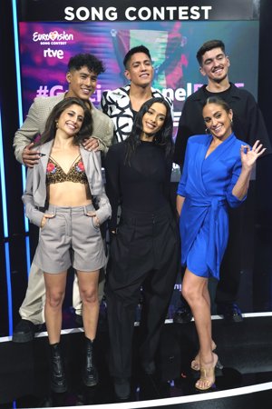 Chanel, con su cuerpo de baile en la rueda de prensa que ha ofrecido este martes