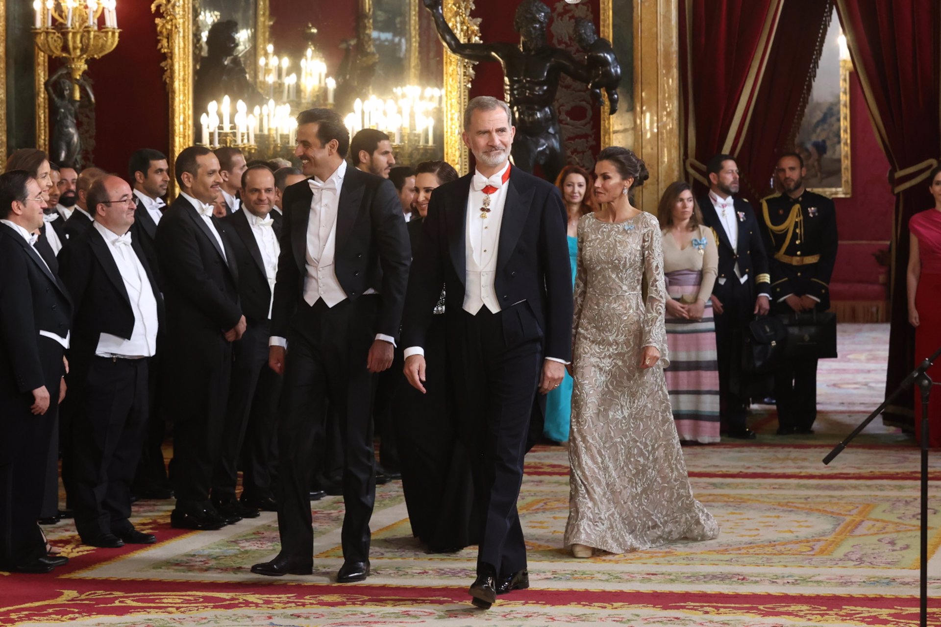 La reina Letizia deslumbra con la elección de su vestido joya en la cena de gala de Qatar