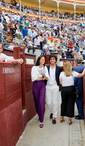 La it-girl ha estrenado pantalón en color morado de 'Himba'