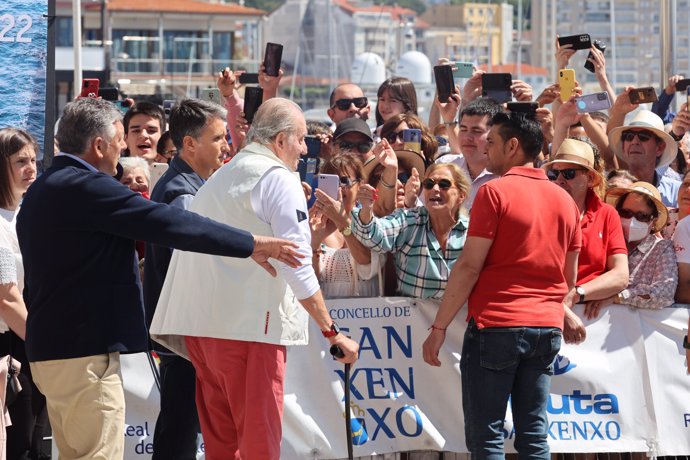 Don Juan Carlos ha sido recibido con vítores y aplausos