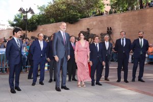 Aplausos y gritos de apoyo al Rey Felipe VI en la tradicional Corrida de Beneficencia