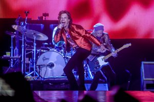 Mick Jagger, enorme sobre el escenario