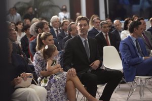 Pau Gasol, arropado por su mujer y su pequeña en uno de los días más especiales de su carrera