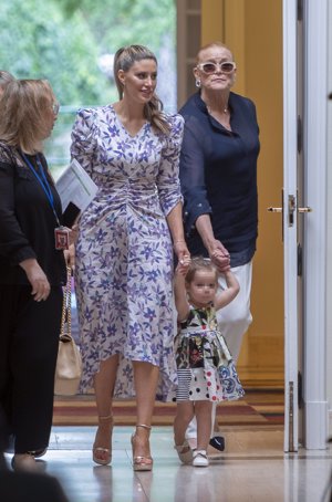 La mujer de Pau Gasol, guapísima con un elegante diseño de estampado floral