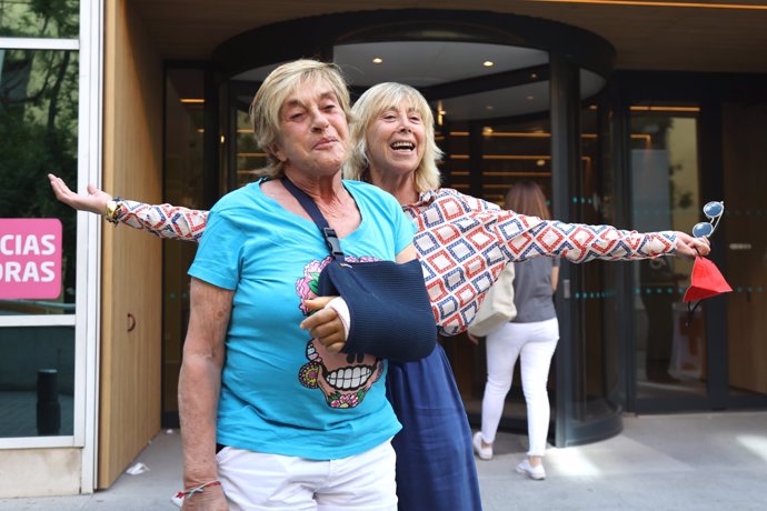 Marta y Chelo, felices tras el éxito de la operación