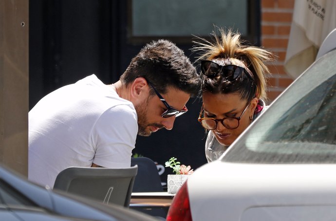 Marta y Rubén, en una terraza de la capital