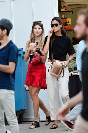 Anita Matamoros y la modelo Begoña Martín en la Feria del Libro de Madrid