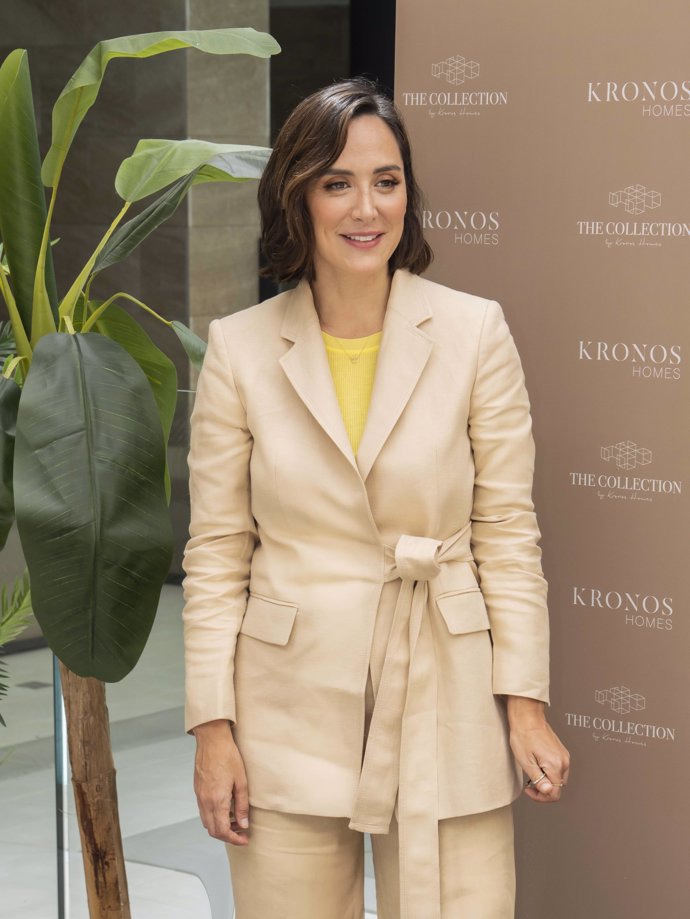 Tamara, muy ilusionada en el acto de entrega de llaves de su nueva casa