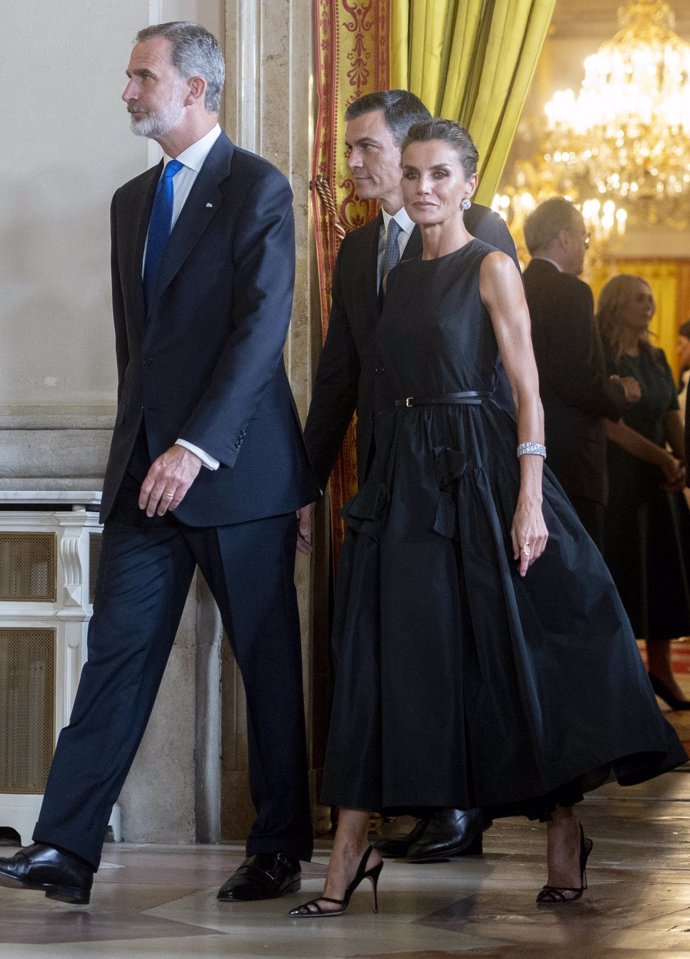 La Reina, sublime durante la cena ofrecida en el Palacio Real