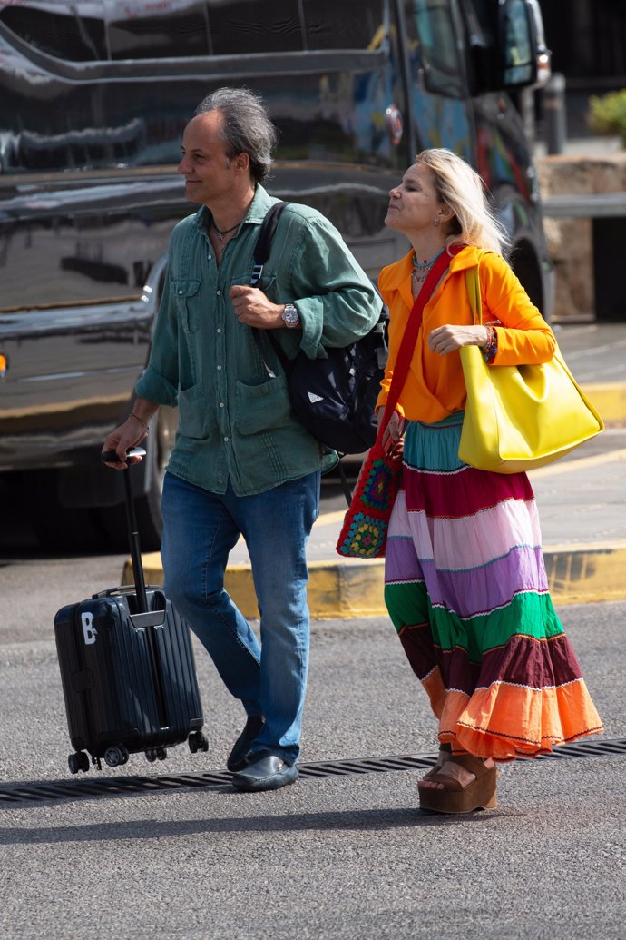 Eugenia Martínez de Irujo y Narcís Rebollo, a su llegada a Ibiza