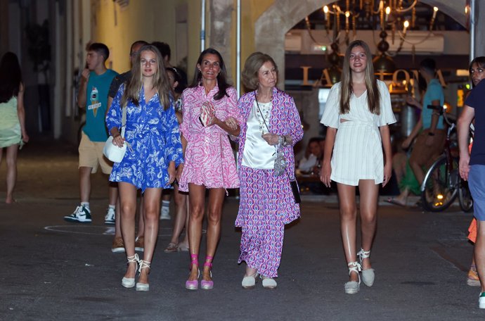 Complicidad y risas entre Doña Letizia y Doña Sofía