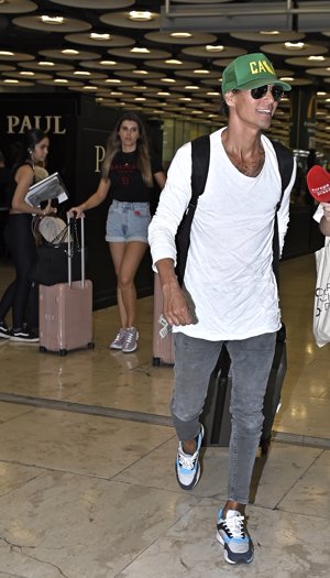 Julio Iglesias Jr, llegando a Madrid con su nueva novia