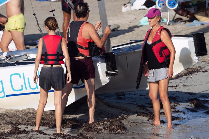 Ana, divertido plan en familia a bordo de un velero