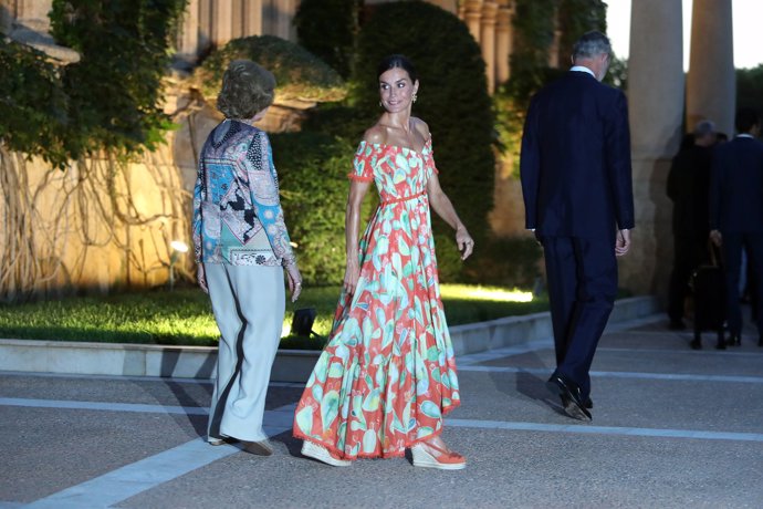 Doña Letizia, radiante con un diseño de cactus de Charo Ruiz