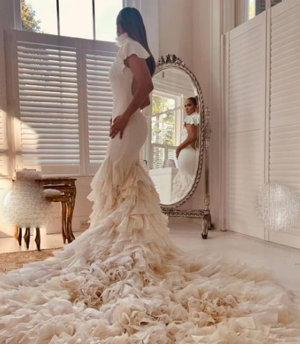 Primer diseño nupcial de JLo. Instagram JLo