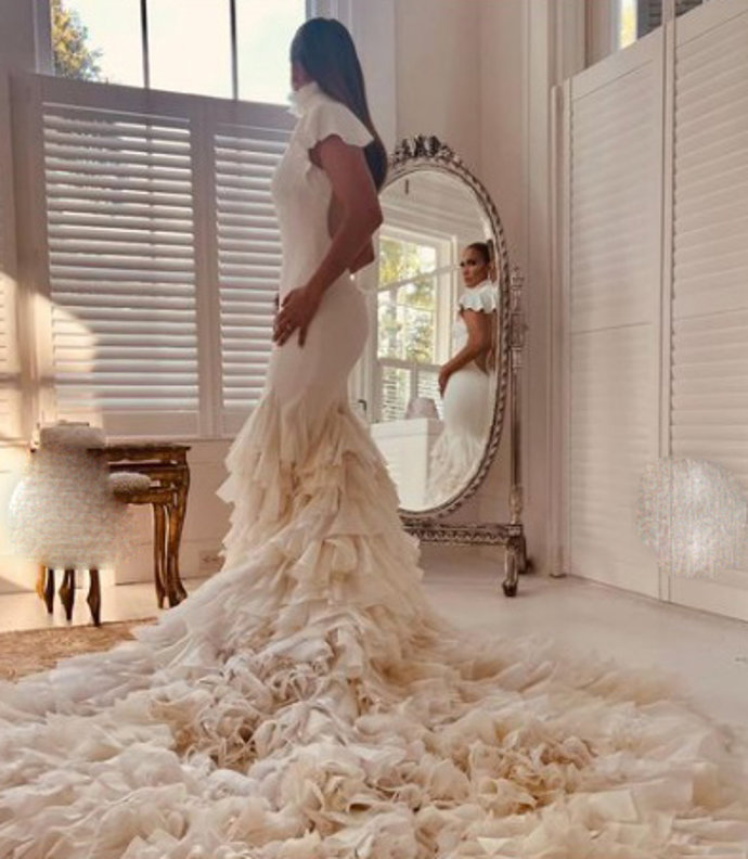 JLo, con su primer vestido de novia