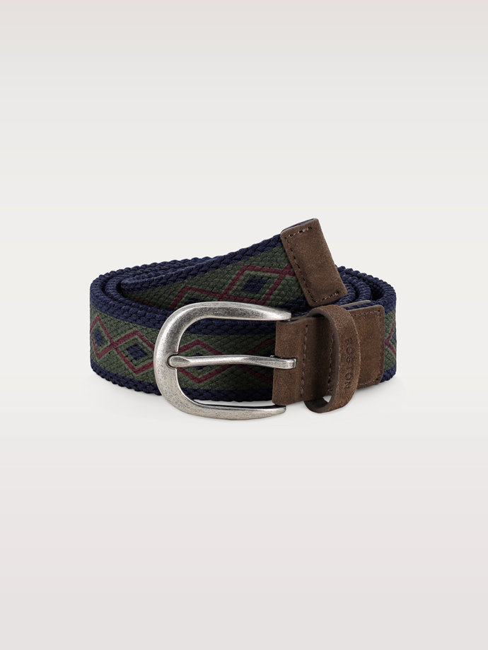 Un cinturón eleva cualquier look masculino