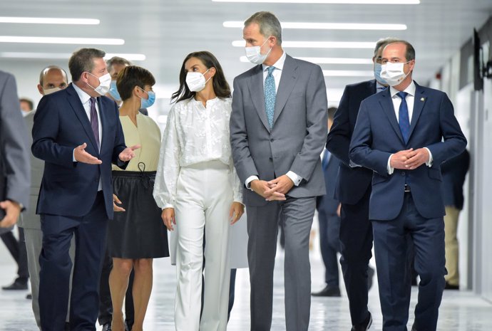 Los Reyes, durante su visita al Hospital Universitario de Guadalajara