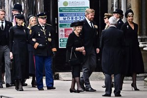 La imagen más comentada Los Reyes Felipe y Letizia con Don Juan