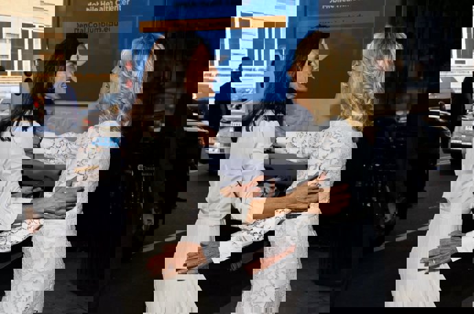 La Reina y Jill Biden, todo sonrisas en su reencuentro