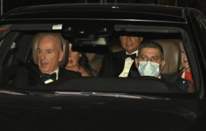 Carmen llegó acompañada por unos amigos