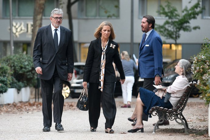 Doña Elena, a su llegada al funeral con Luis García Revenga